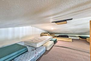 Huge Preston Cabin w Game Room & Mountain Views!