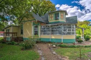 Russellville House with Garden - Walk to Main Street - Dunmor