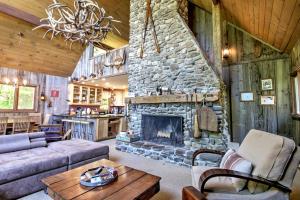 East Burke House w Deck < 3 Mi to Kingdom Trails!