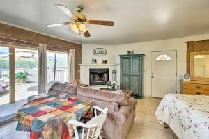 Tucson Casita with Fireplace View Animals and Mtns