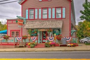 Downtown Tannersville Apt - 3 Mi to Hunter Mtn