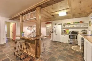 Vibrant Pass Christian Oasis - 3 Blocks to Beach! - 长滩