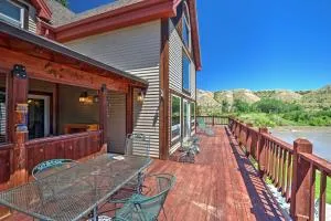 Stunning Silesia Home, Horse Boarding and River View - Laurel