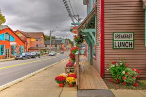 Downtown Tannersville Apt - 3 Mi to Hunter Mtn