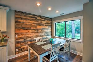 Villa with Golf Course Views, Walk to Harbour Town!