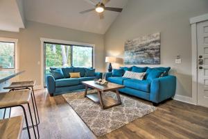 Villa with Golf Course Views, Walk to Harbour Town!