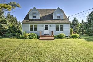 obrázek - Family-Friendly Fish Creek Cape House with Fire Pit