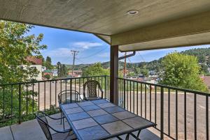 Quiet Lead Condo with Balcony - 5 Mi to Ski Lifts!