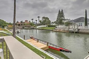 Breezy Corpus Christi Condo with Deck and Fishing Dock - Corpus Christi
