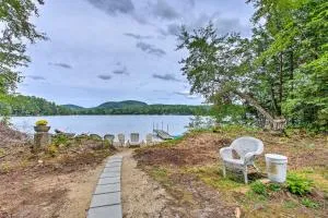 Hartford Cottage with Private Beach on Bear Pond! - Readfield
