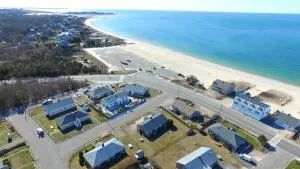 Modern Cape Cod Cottage Walk to Craigville Beach - West Hyannisport