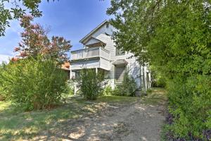 Unique Art Home Less Than 5 Miles to San Antonio Riverwalk