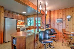 Walk to River! Its A Wonderful Life Cottage