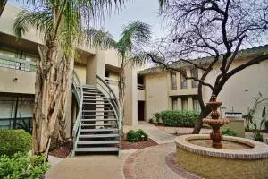 Phoenix Abode with Pool Access Walk to Fashion Park - 凤凰城