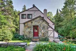 West Dover Vacation Rental with Hot Tub Near Mt Snow - ويست دوفر