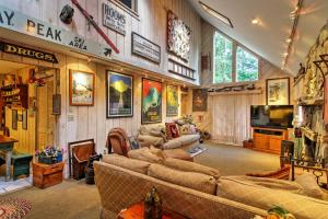 West Dover Vacation Rental w Hot Tub Near Mt Snow
