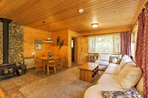 Romantic Riverfront Cottage - 1 Mile to Winthrop! - Mazama