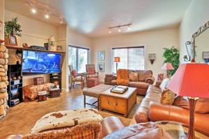 Lake Arrowhead Home with Mountain Views and Pool Table