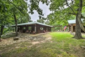 Pine Lodge Cabin on 450 Acres in Ozark Mountains - Ponca