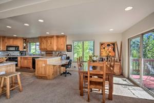 Whitefish Townhome with Private Hot Tub and Mtn Views