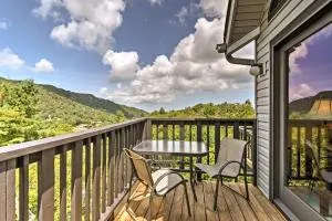 Beech Mountain Condo with Balcony, Walk to Resort! - بيتش ماونتن