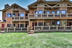 Southwind Seven Springs Home on Ski Slopes! - Champion