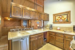 Rustic Truckee Lodge with Rec Room - Near Northstar!