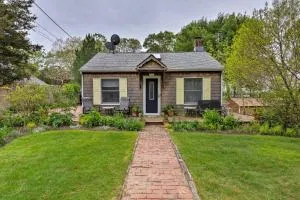 Cute East Hampton Cottage with Patio - Walk to Beach - Wainscott