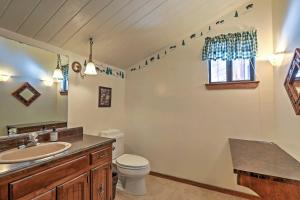 Rustic Truckee Lodge with Rec Room - Near Northstar!