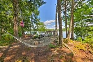 Waterfront Great Pond Cottage with Hot Tub and Deck! - Aurora