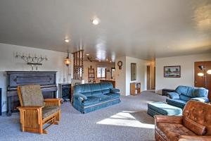 Cozy CO Springs Home 4 Mi to Garden of the Gods!