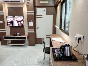 HOTEL CENTRAL SQUARE "A Couple Friendly Hotel"