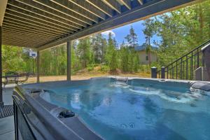 Luxurious Grand Lake Vacation Rental w Hot Tub!