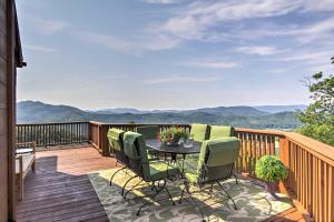 Holiday Home room in Smokies View Wears Valley Retreat with MTN Views!