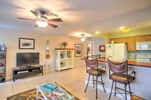 1 Mi to Beach Access: Naples Home w Lanai