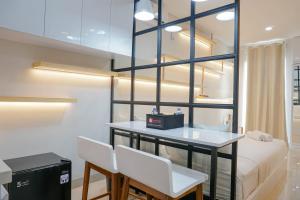 Spacious and Modern Studio Apartment at Atlanta Residences By Travelio