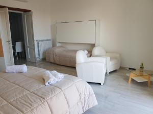 Al Teatro Verdi Luxury Apartment - Central e near the Sea