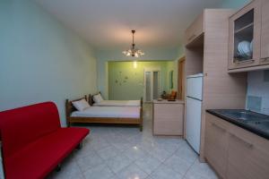 Sophis L Studios & Apartments