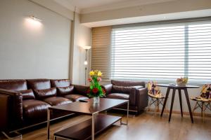 Gemini Continental, Hazratganj