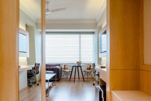 Gemini Continental, Hazratganj