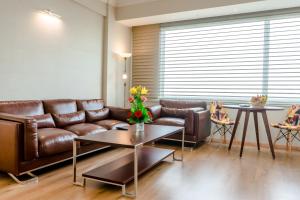 Gemini Continental, Hazratganj