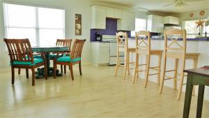 Beach Access! Group-Friendly Galveston Retreat