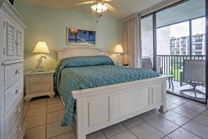Sanibel Island Studio Pool Access, Walk to Beach