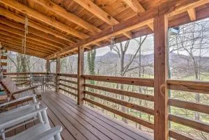 Serene Cabin in the Smokies with 2 Decks and Hot Tub! - Suttontown