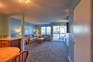 Cozy Destin Studio with Shared Pools and Beach Access!