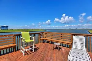 Waterfront Corpus Christi Townhome with Pool and Dock! - Flour Bluff