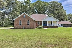 JuJus Place Warsaw House with Deck and Tree Swings! - كولونيال