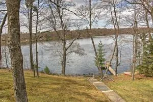 Cozy Balsam Lake Home Deck, Private Dock and Kayaks - Taylors Falls