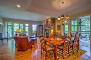 Spacious Highlands Escape with Screened-In Porch!