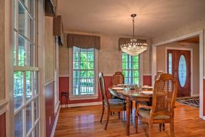 Cozy Dale Hollow Lake Cabin with Deck and Creek Views!